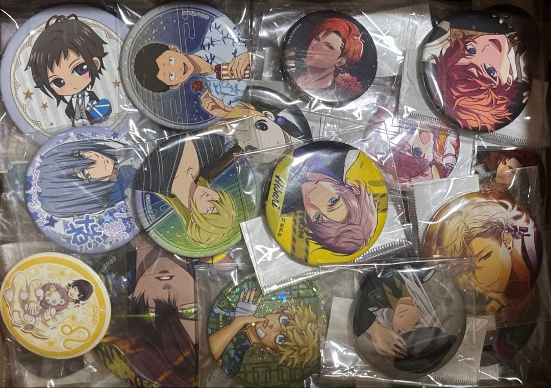 アニメグッズ　ノンジャンル　缶バッジ　まとめ売り　大量　60サイズ