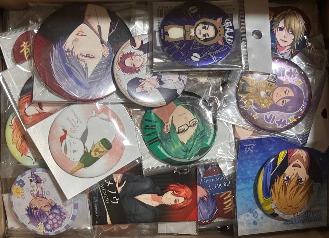 アニメグッズ　ノンジャンル　缶バッジ　まとめ売り　大量　60サイズ