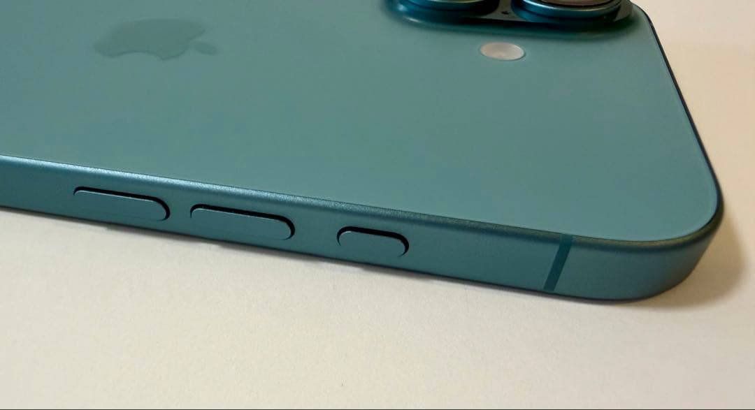 【極美品】iPhone16 128GB SIMフリー バッテリー94%ティール