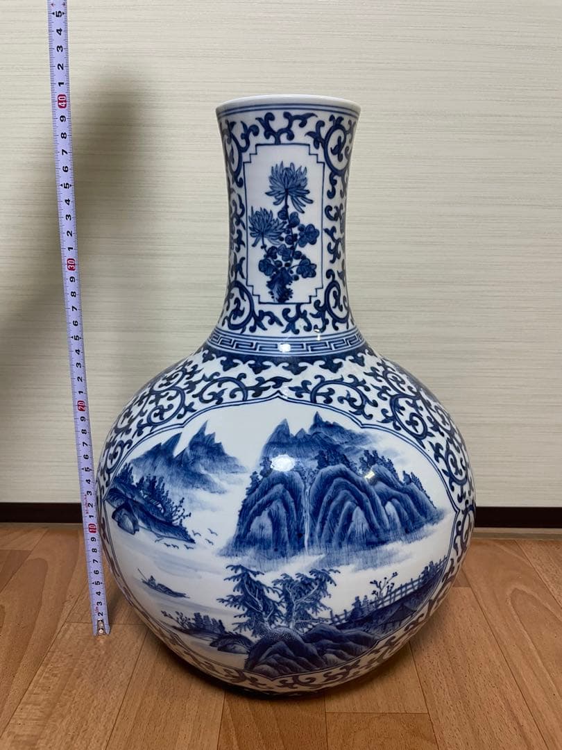 中国大清雍正年製 梅兰竹菊天球瓶