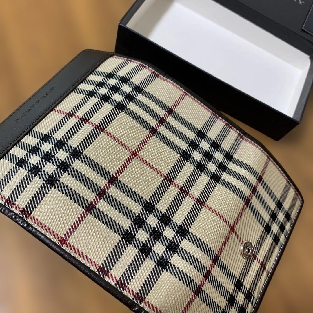 新品未使用品 タグ付き BURBERRY キーケース 箱付き
