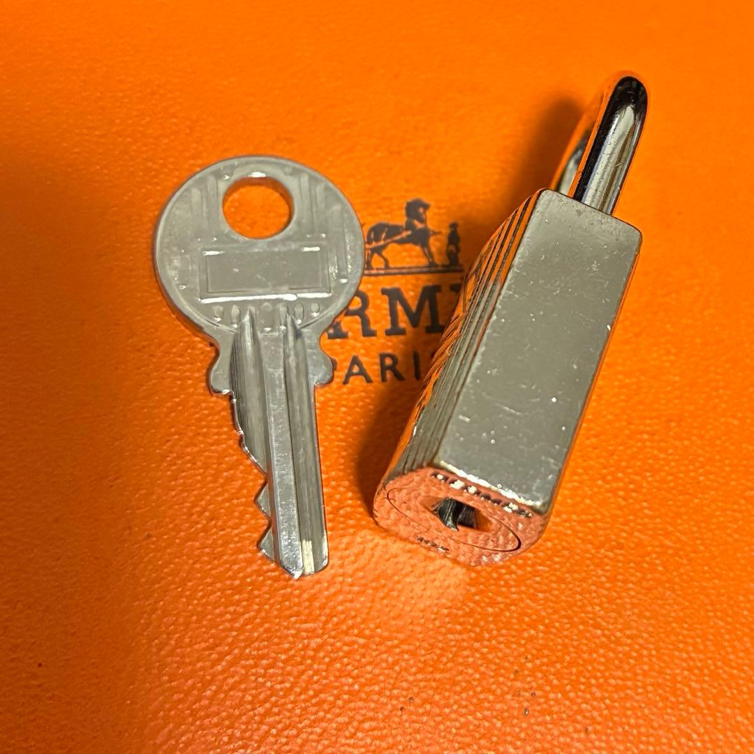 エルメス シルバー　カデナ　南京錠　パドロック　鍵　キー　NO102