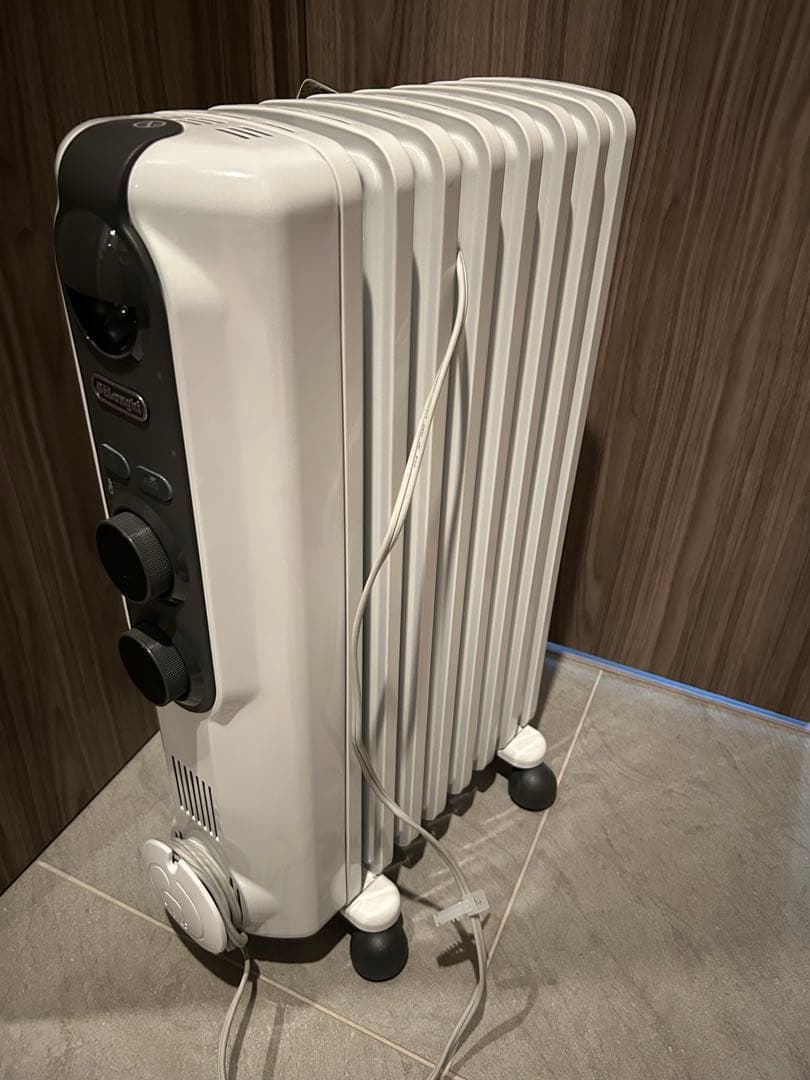 【美品】De’Longhi オイルヒーターアミカルド RHJ35M0812-DG