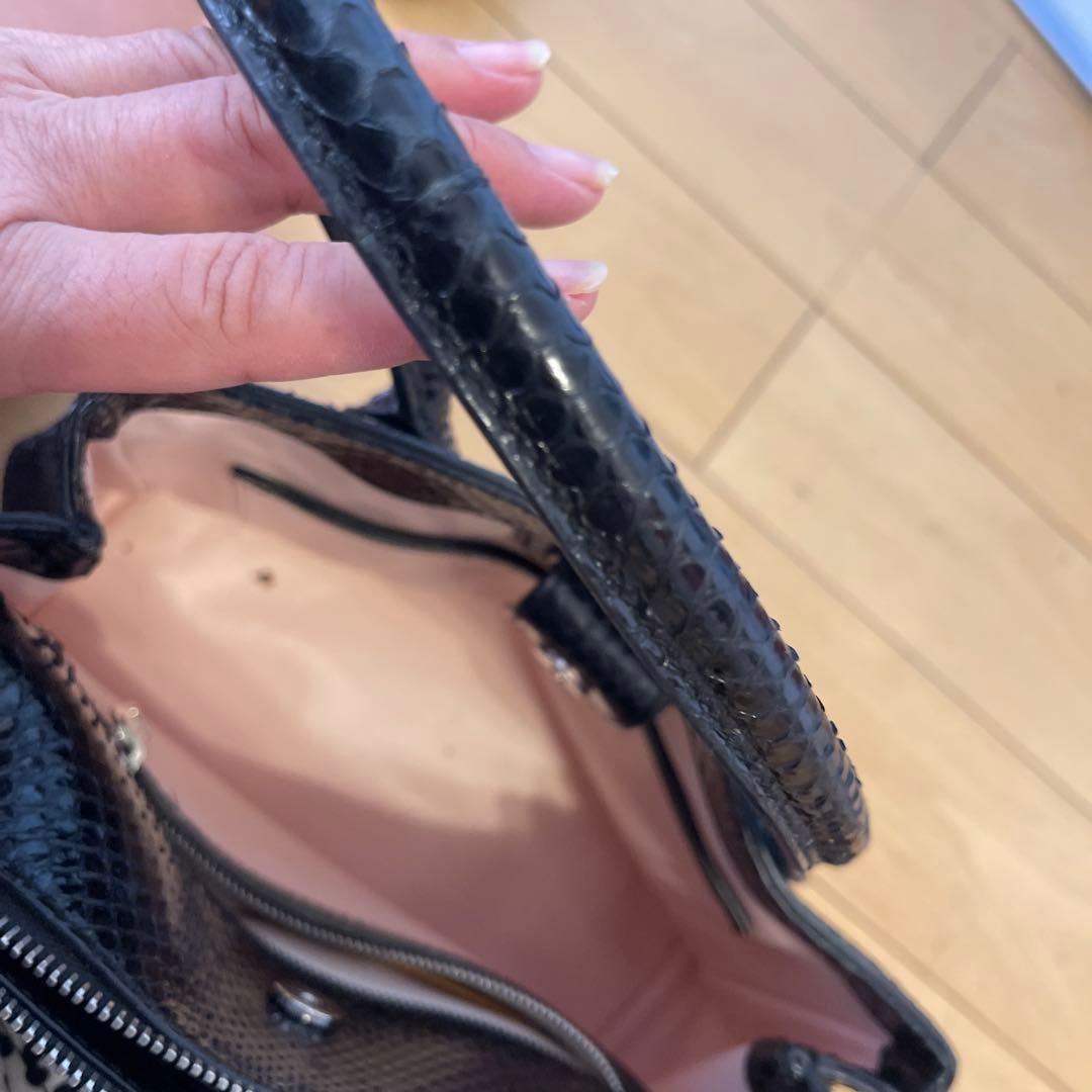 TOD'S 黒 ヘビ革 ハンドバッグ