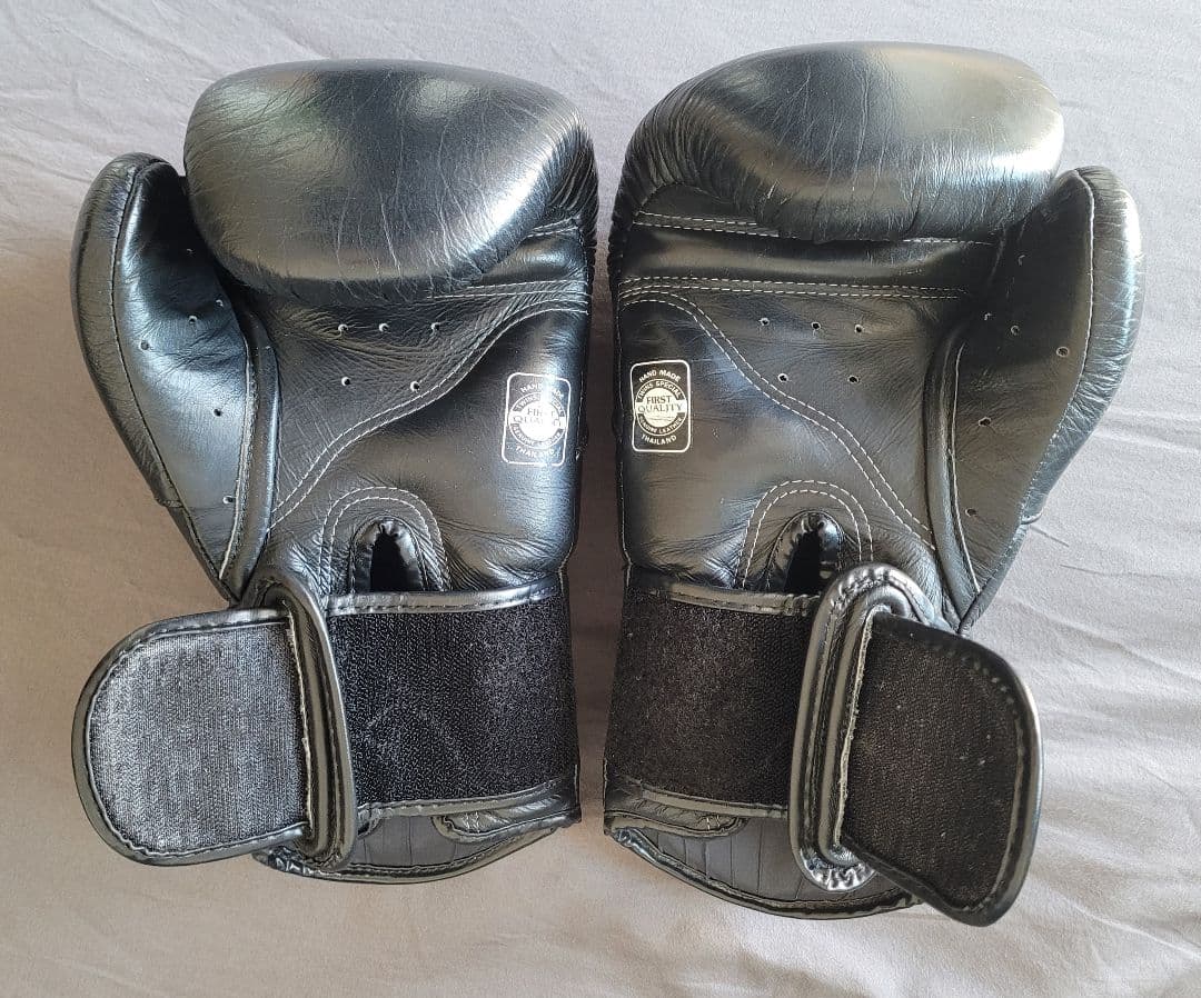 Twins キック ボクシンググローブ 本革製 12オンス 黒 Black