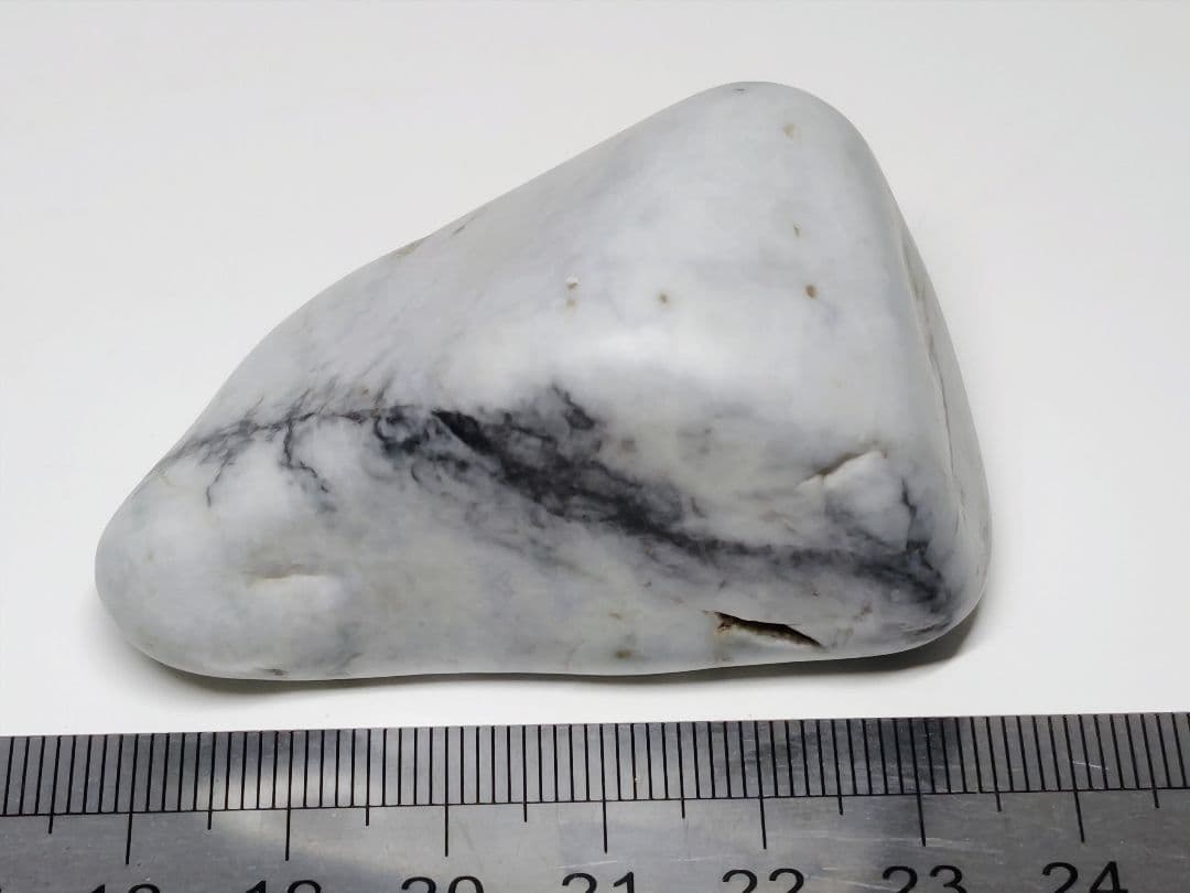 糸魚川141 翡翠 114g ヒスイ 原石 鑑賞石 自然石 誕生石 鉱物 鉱石