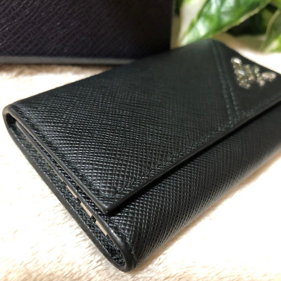 極美品　プラダ　キーケース　6連　サフィアーノレザー　ブラック　黒　箱付き