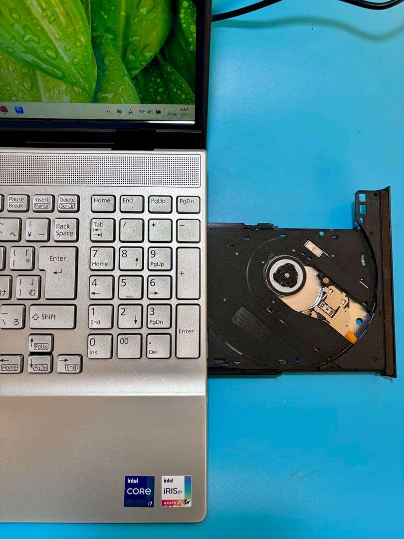 富士通 LIFEBOOK AH55/E3 i7 1165G7 32GB 2TB