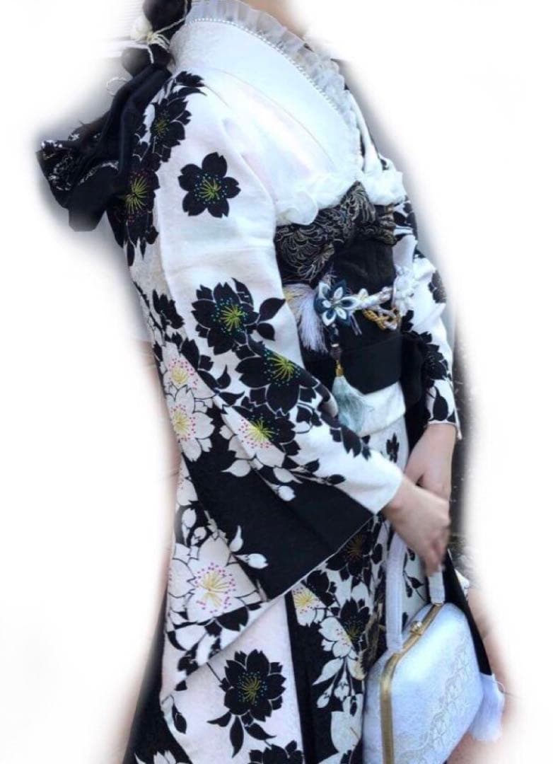 【美品】モノトーン　桜模様　正絹振袖　成人式