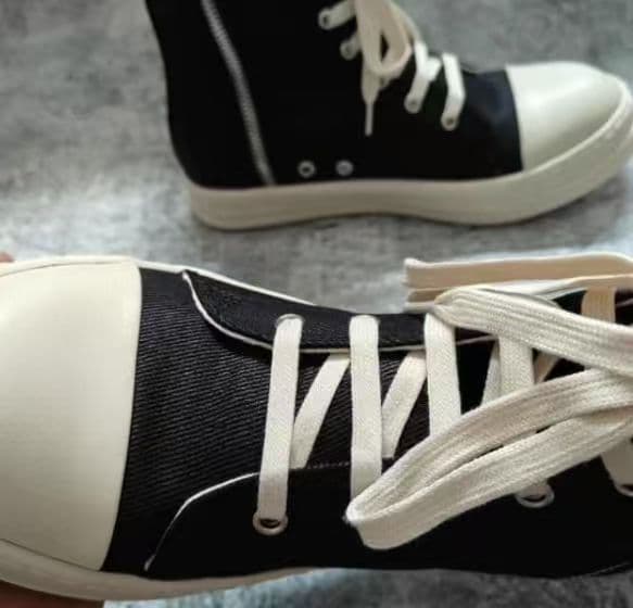 ハイカットスニーカー 黒 ジッパー付き