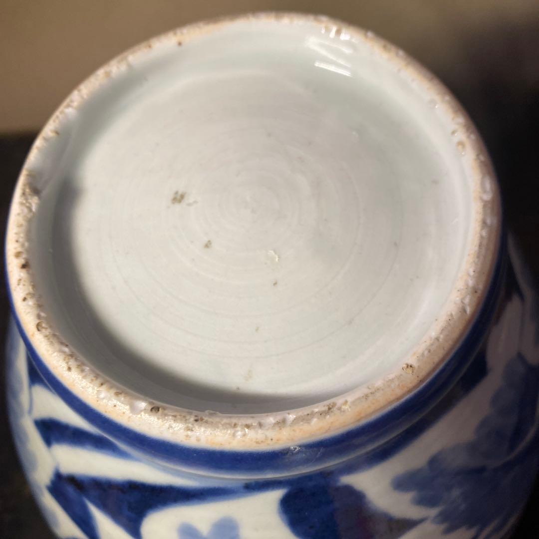 古伊万里　白抜き牡丹文壺