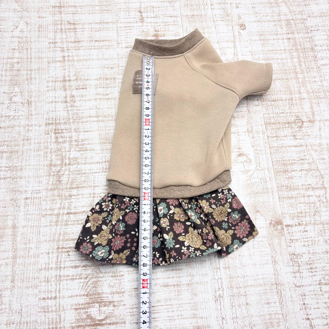 【オーダーページ】犬服　ボンバーヒートのツーピース　薄ベージュ×花柄　袖有・無