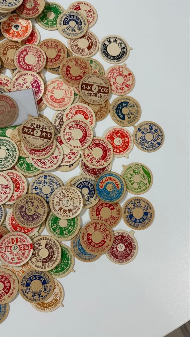 牛乳キャップ お好きなのを選んでコメントください。