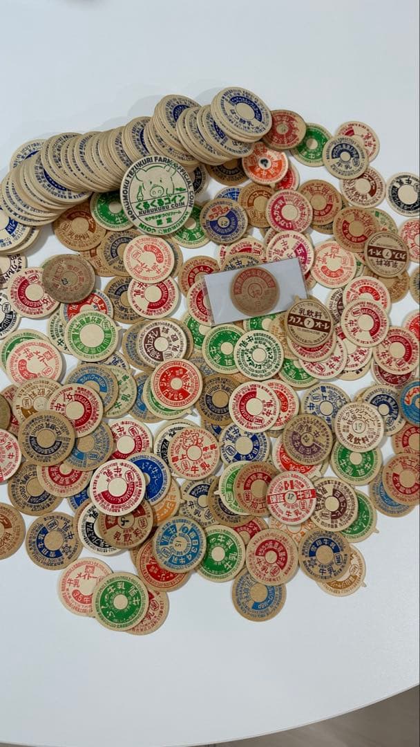 牛乳キャップ お好きなのを選んでコメントください。