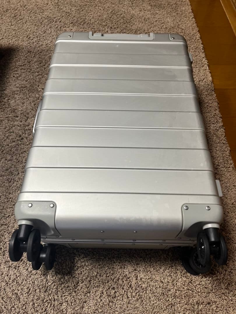 無印良品 アルミキャリーケース 4輪キャスター付き 60L