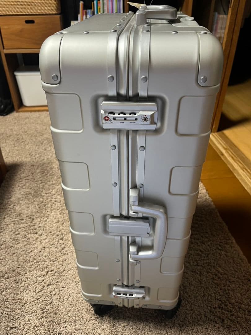 無印良品 アルミキャリーケース 4輪キャスター付き 60L