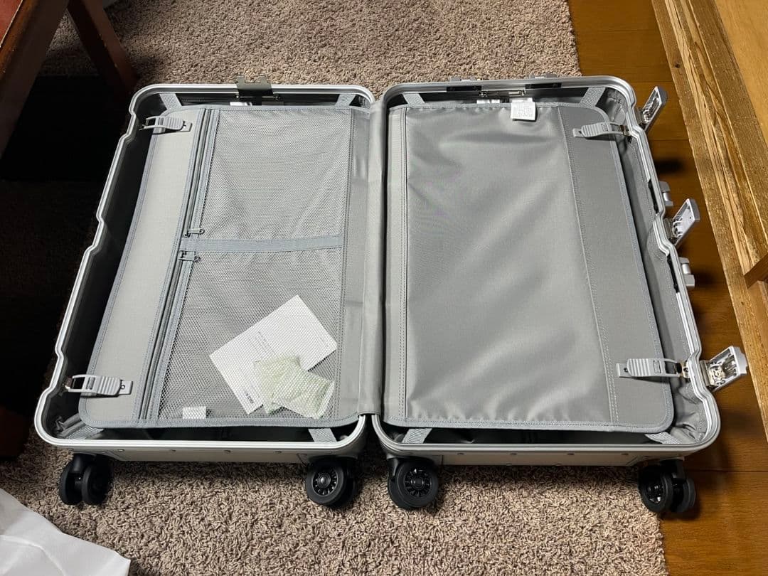 無印良品 アルミキャリーケース 4輪キャスター付き 60L