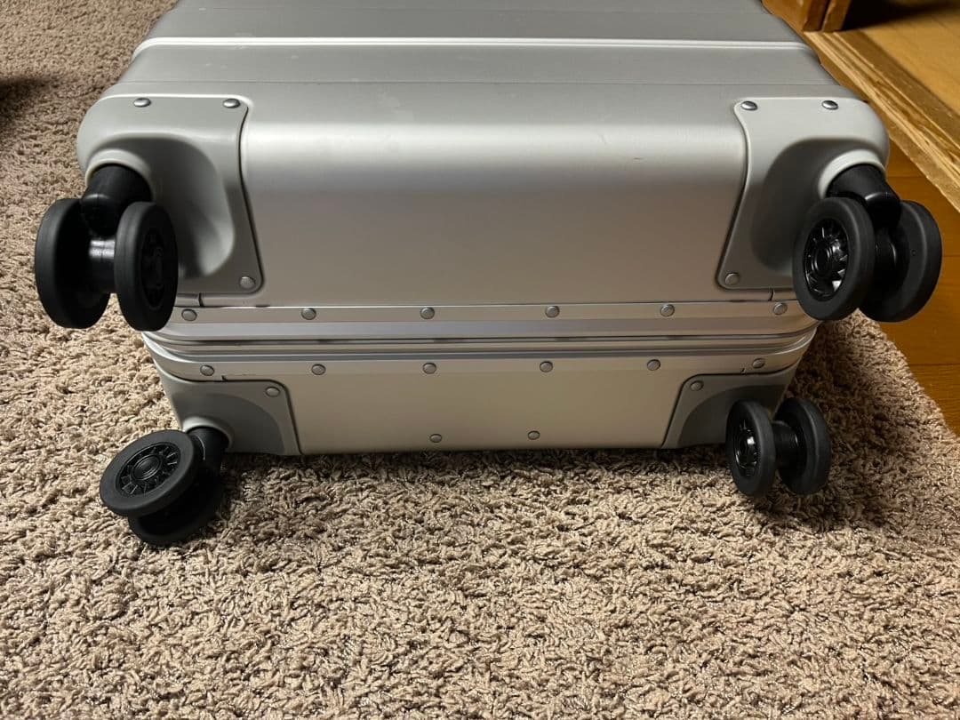 無印良品 アルミキャリーケース 4輪キャスター付き 60L