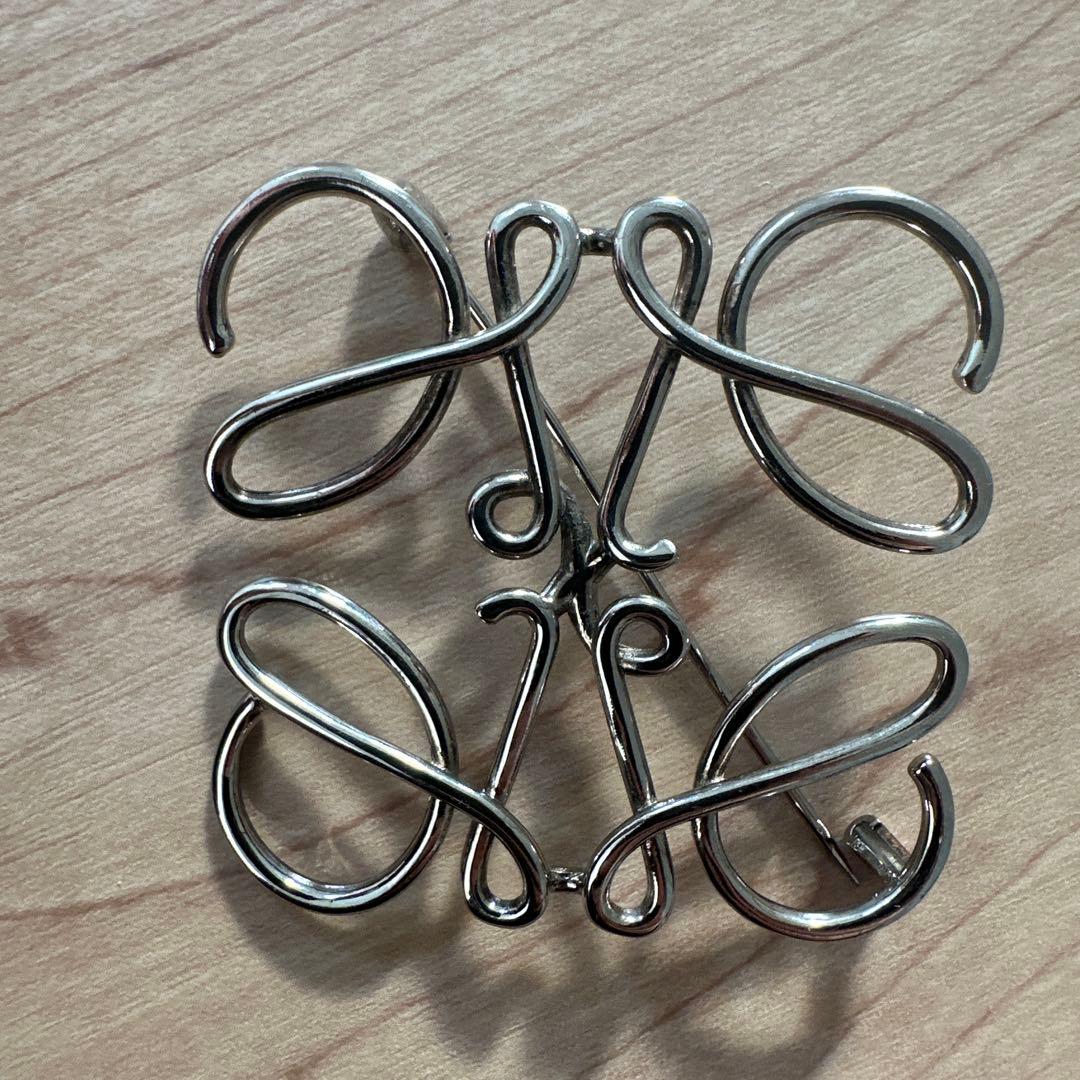 ロエベ LOEWE ブローチ