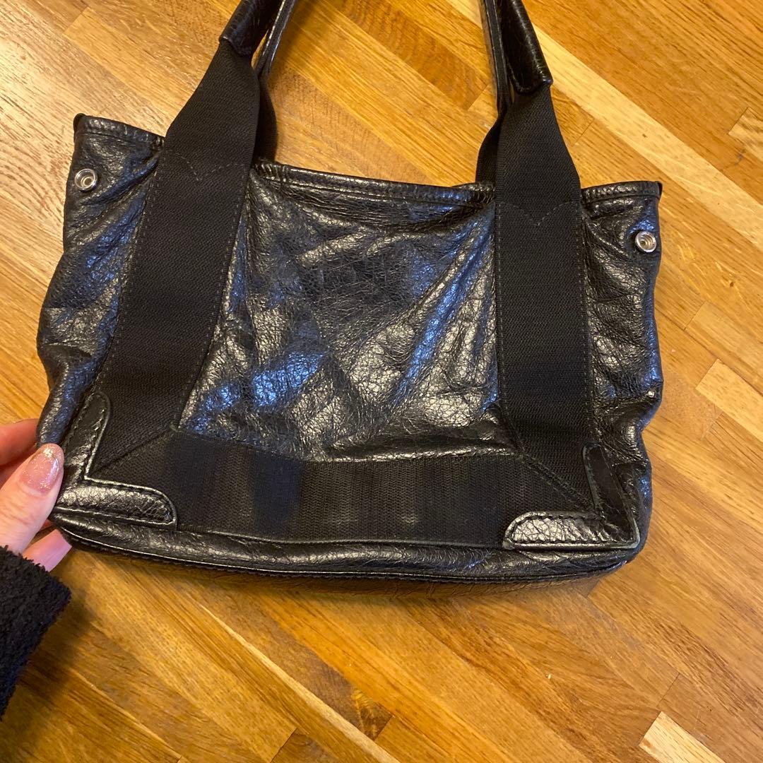 ド*ン様 BALENCIAGA ブラックレザー ネイビーカバス