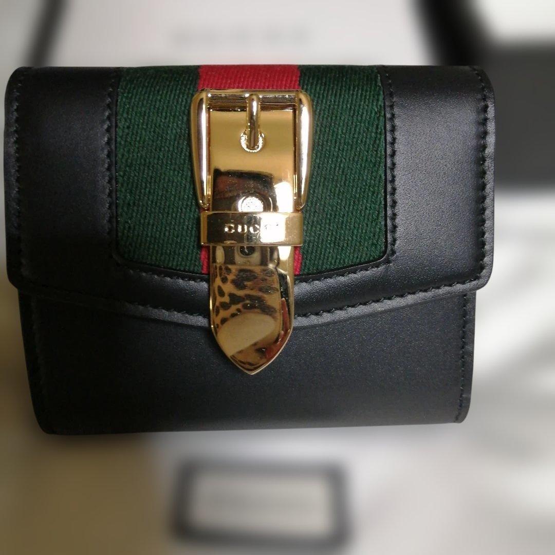 新品 グッチ ベルト折財布