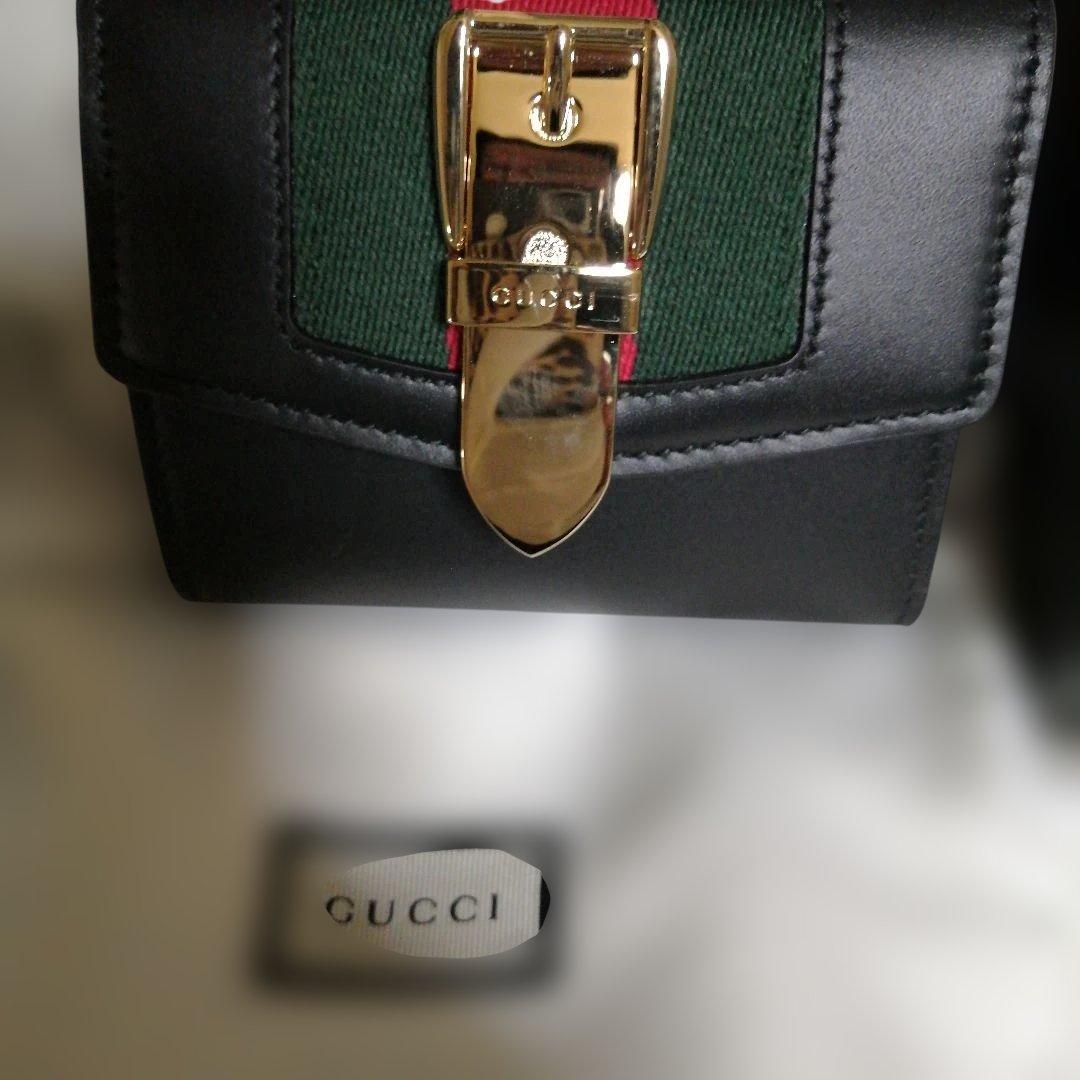 新品 グッチ ベルト折財布