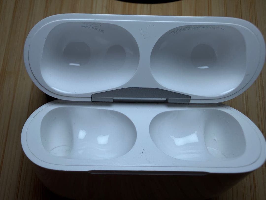 AirPods Pro 第2世代 ＋Spigen保護ケースおまけ付き