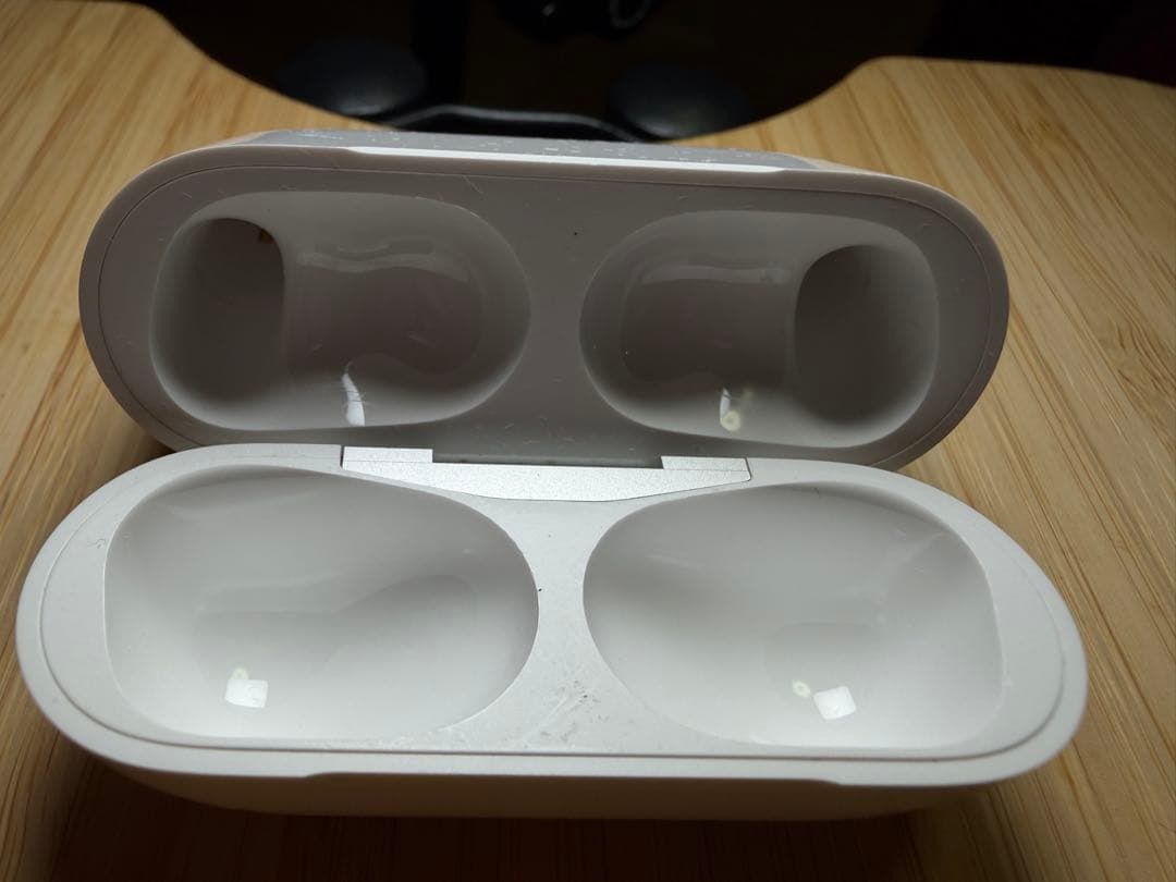 AirPods Pro 第2世代 ＋Spigen保護ケースおまけ付き