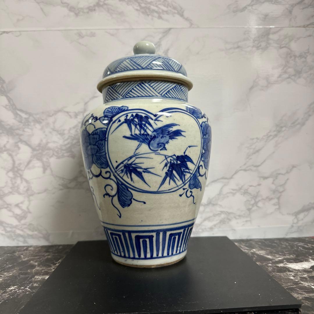 古伊万里、染付、松鶴、竹雀、梅鶯、窓絵　箱付き。沈香壺。完品。