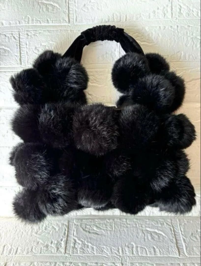 ひいです‼️高級　ファーバッグ　ミンクバッグ　パーティパック　ボンボン　上品