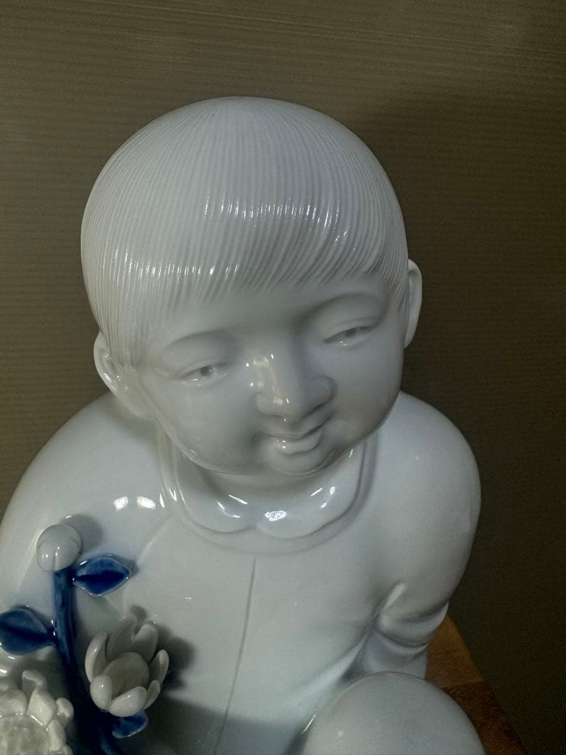 2613希少　人間国宝　十三代　酒井田柿右衛門　「太白菊童子　彫」　置物　未使用