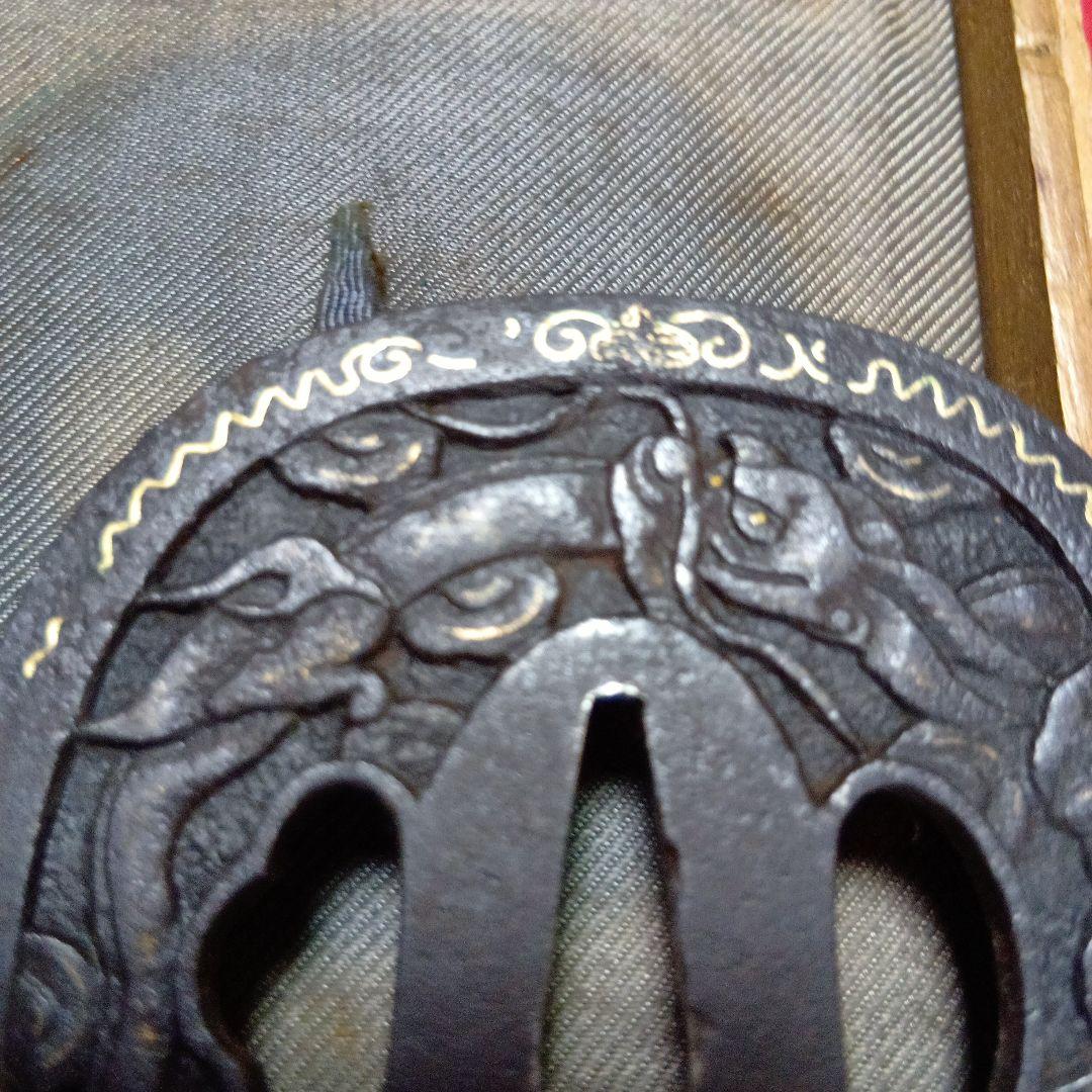 南蛮鍔　表裏に龍の彫刻　縁と龍に金象嵌の江戸時代の珍しい鍔です。