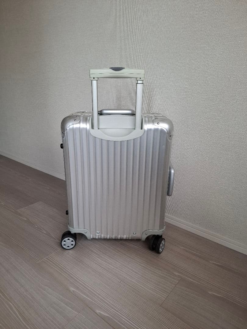 リモワ「トパーズ」48L 4輪シルバー