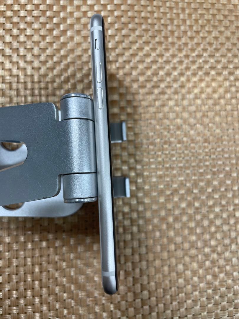 iPhone SE 第3世代 128 GB スターライトSIMフリー【2560】