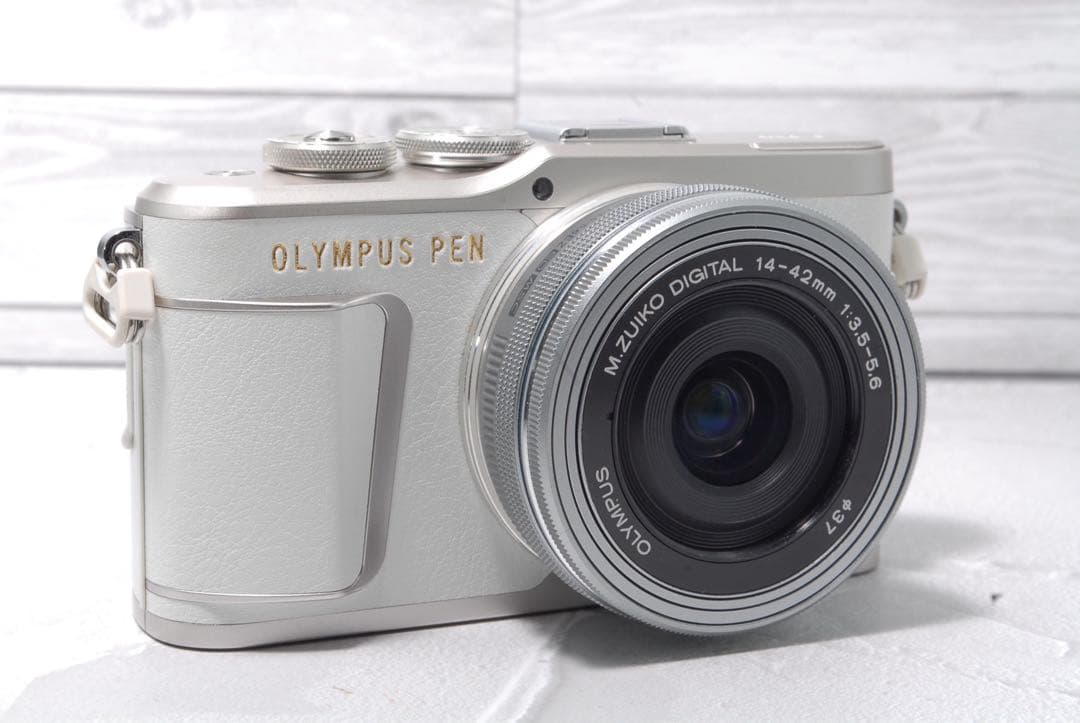 Lucyさま　オリンパス　PEN E-PL9 14-42mm EZ