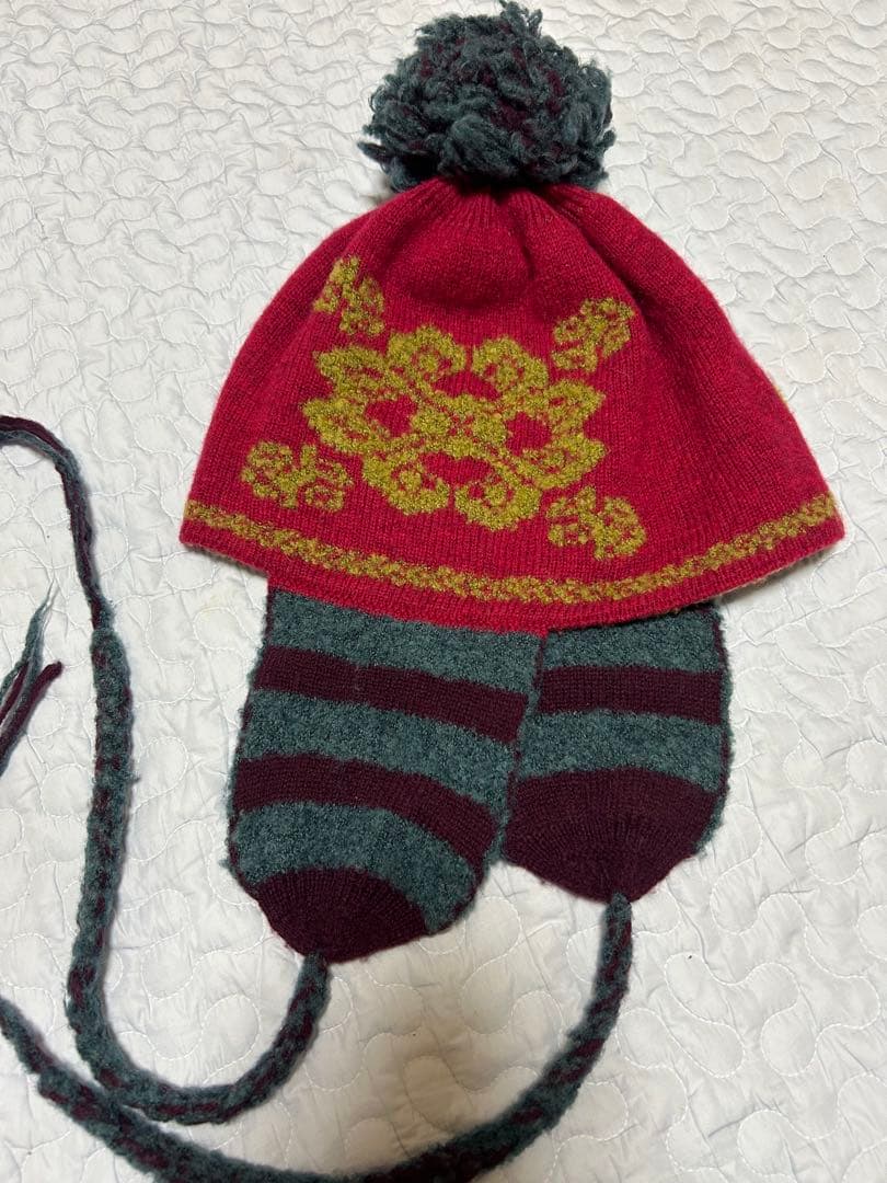 ヴィヴィアンウエストウッド　耳当てつきニット帽