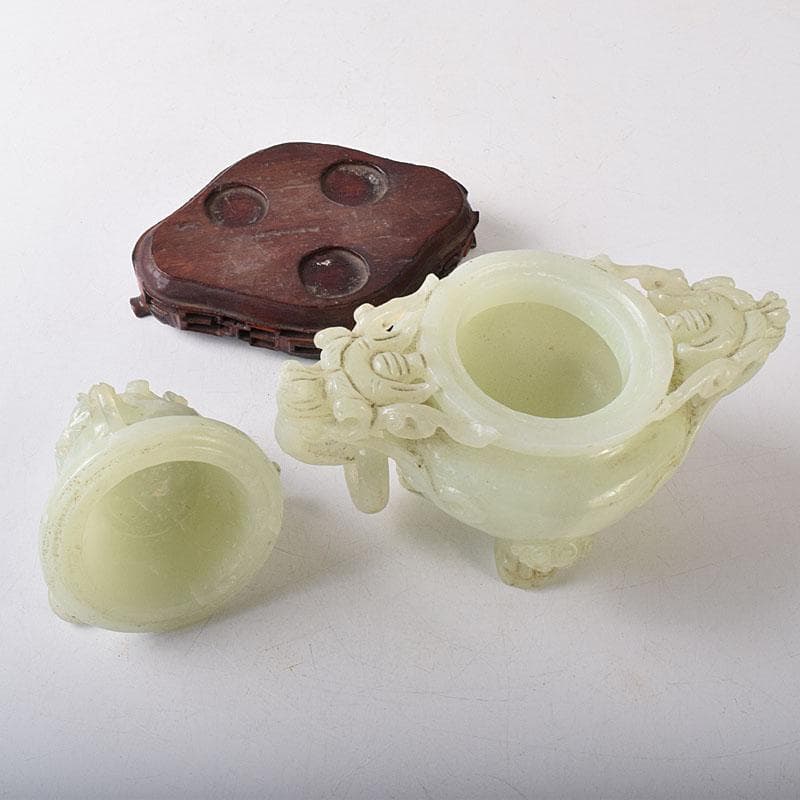 中国　玉石彫刻　雙耳活環　獅子鈕蓋爐　三足香炉　唐木台付　C　8256
