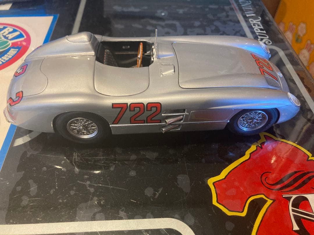 メルセデス・ベンツ 722 1/18スケールモデル