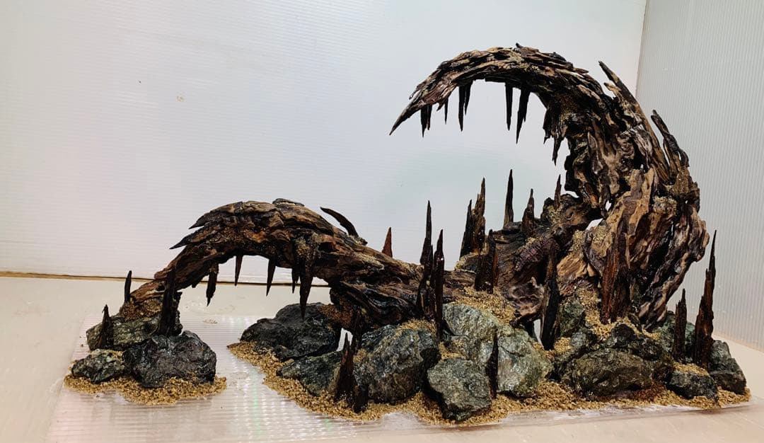 水槽用流木 波状レイアウト 。 ドラゴンの洞窟。水生植物。水槽用流木レイアウト