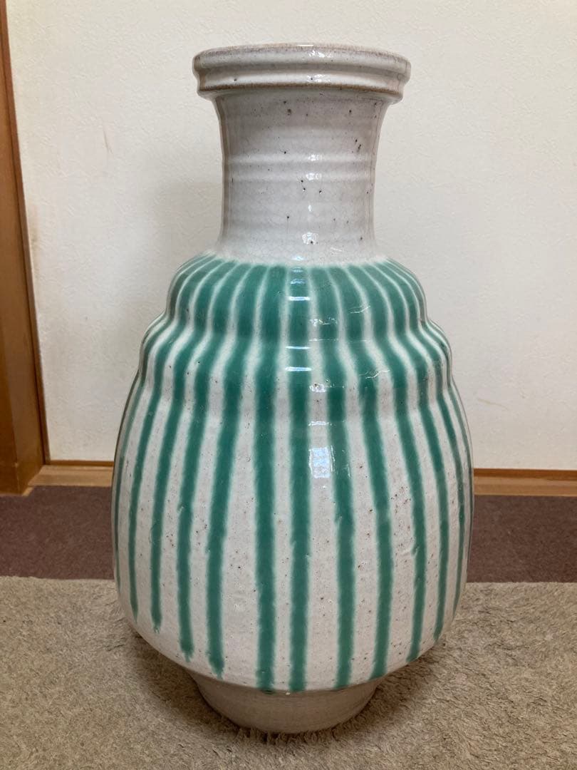 壺　すだれ壺明治期の作品アンティーク新品です。信楽焼です。大きな壺です。