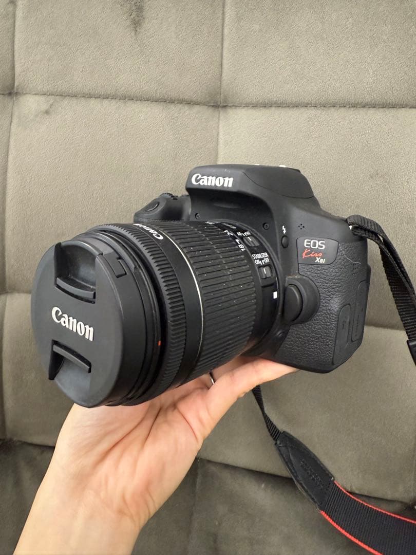 大幅値下げ中！Canon EOS Kiss X8iデジタル一眼レフカメラ