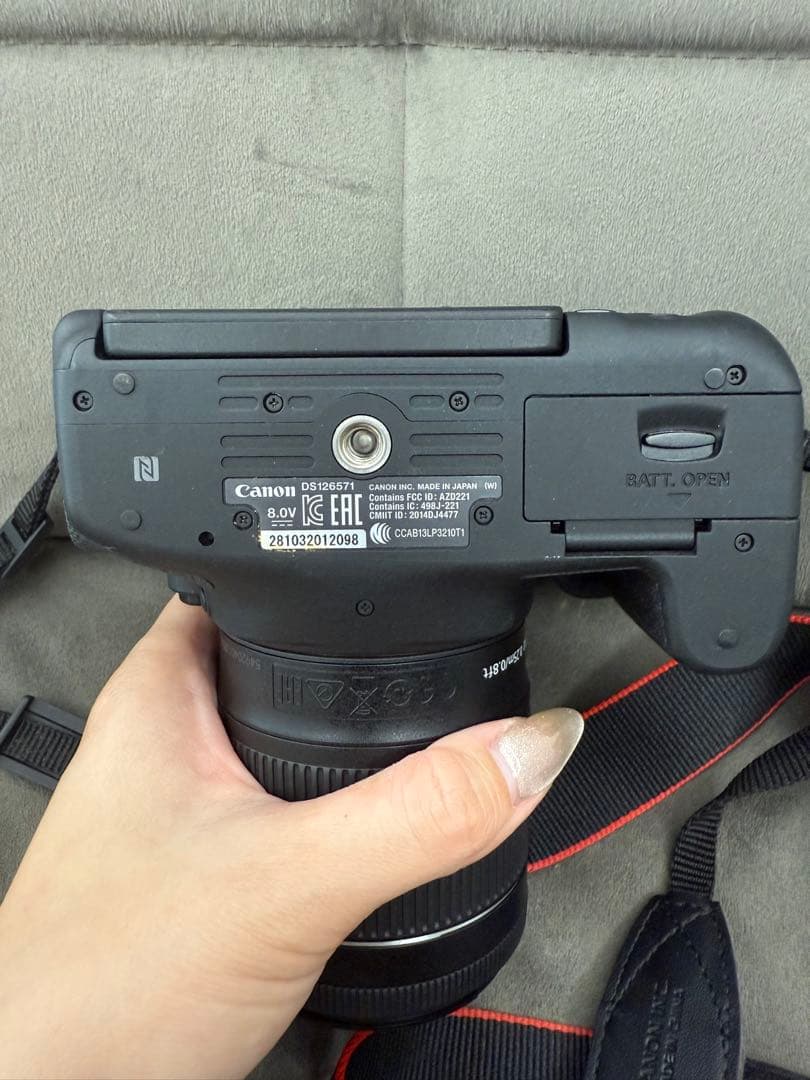 大幅値下げ中！Canon EOS Kiss X8iデジタル一眼レフカメラ