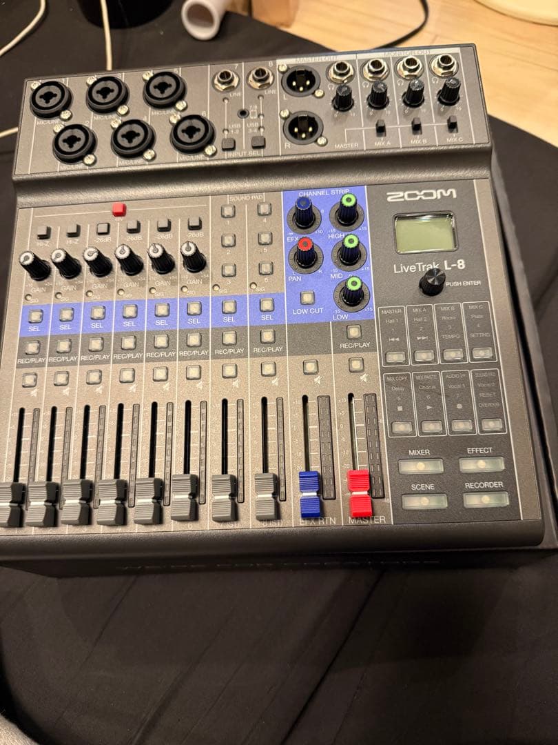 ZOOM LiveTrak L-8 マルチトラックレコーダー