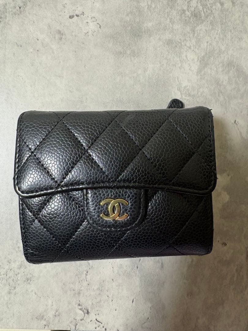 CHANEL 三つ折り財布　キャビアスキン　ゴールド