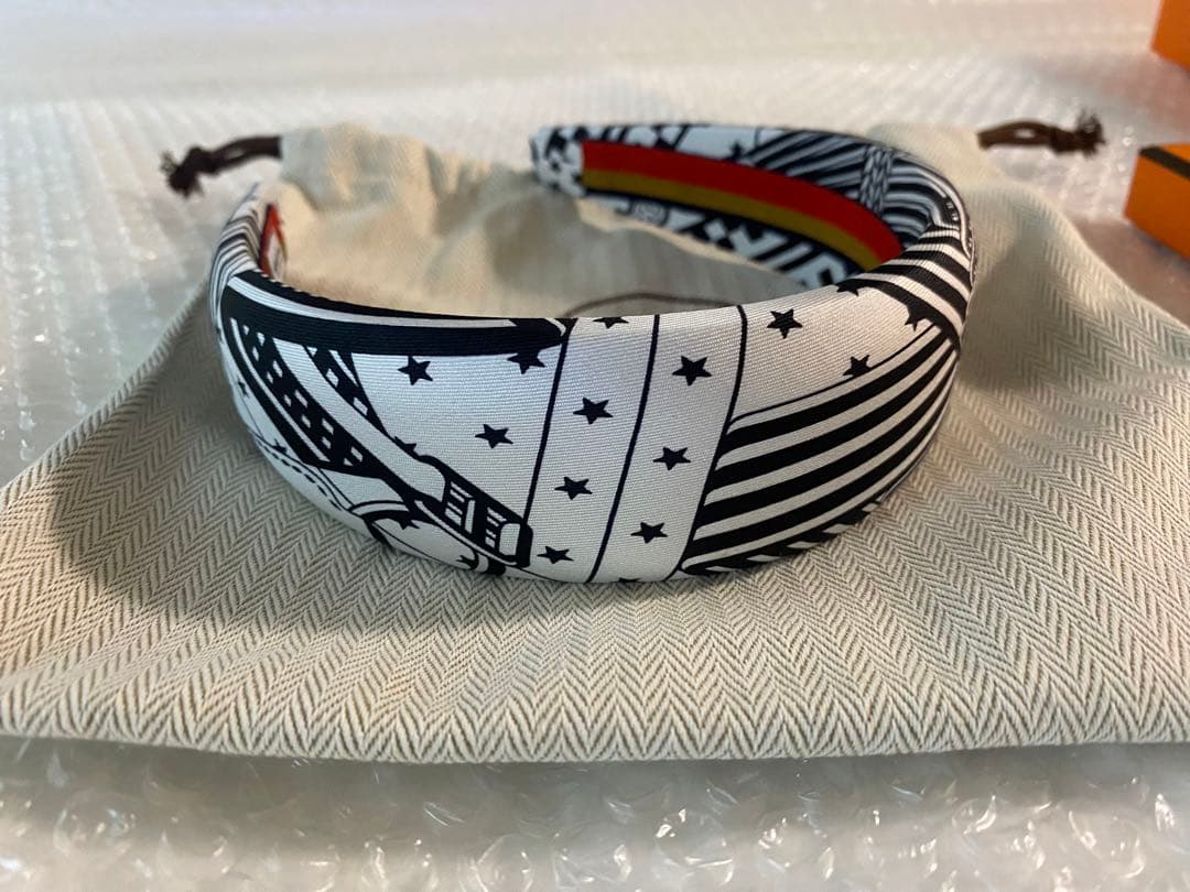 【専用】エルメスカチューシャヘアバンドヘアアクセサリー　ジナ　ジグザグ　白黒新品