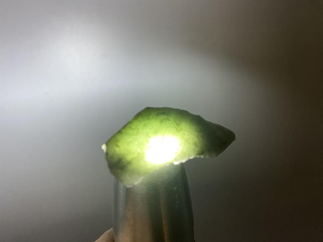 翡翠 ヒスイ 糸魚川 11g 青翡翠 水色 スカイブルー 透過 原石 天然