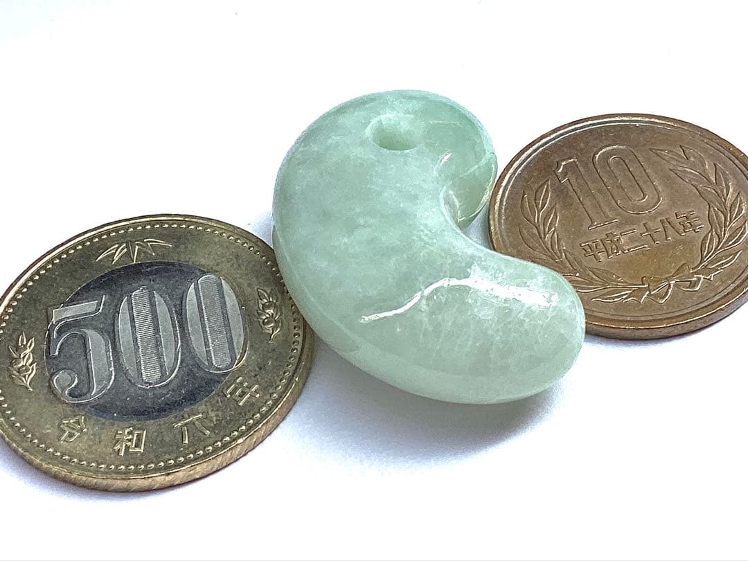 ✳極上紋様‼️ 希少玉‼️糸魚川翡翠勾玉　お身近に開運*吉祥の守護石を　鑑別書取得品