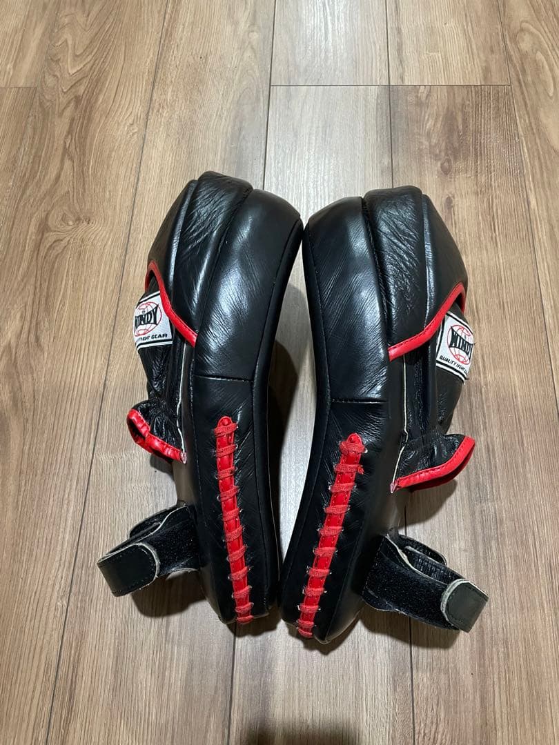 RRRWINDY キックミット 黒/赤 フリーサイズ