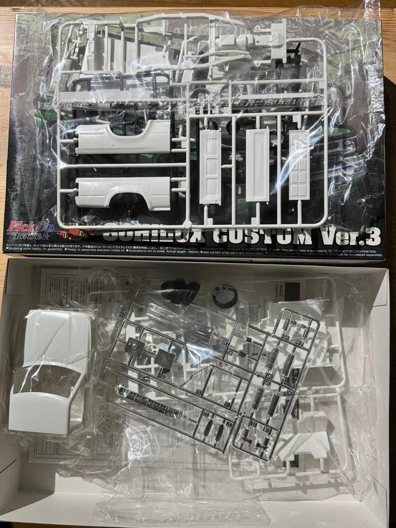 絶版品 アオシマ 80HILUX CUSTOM Ver.3 1/24 プラモデル