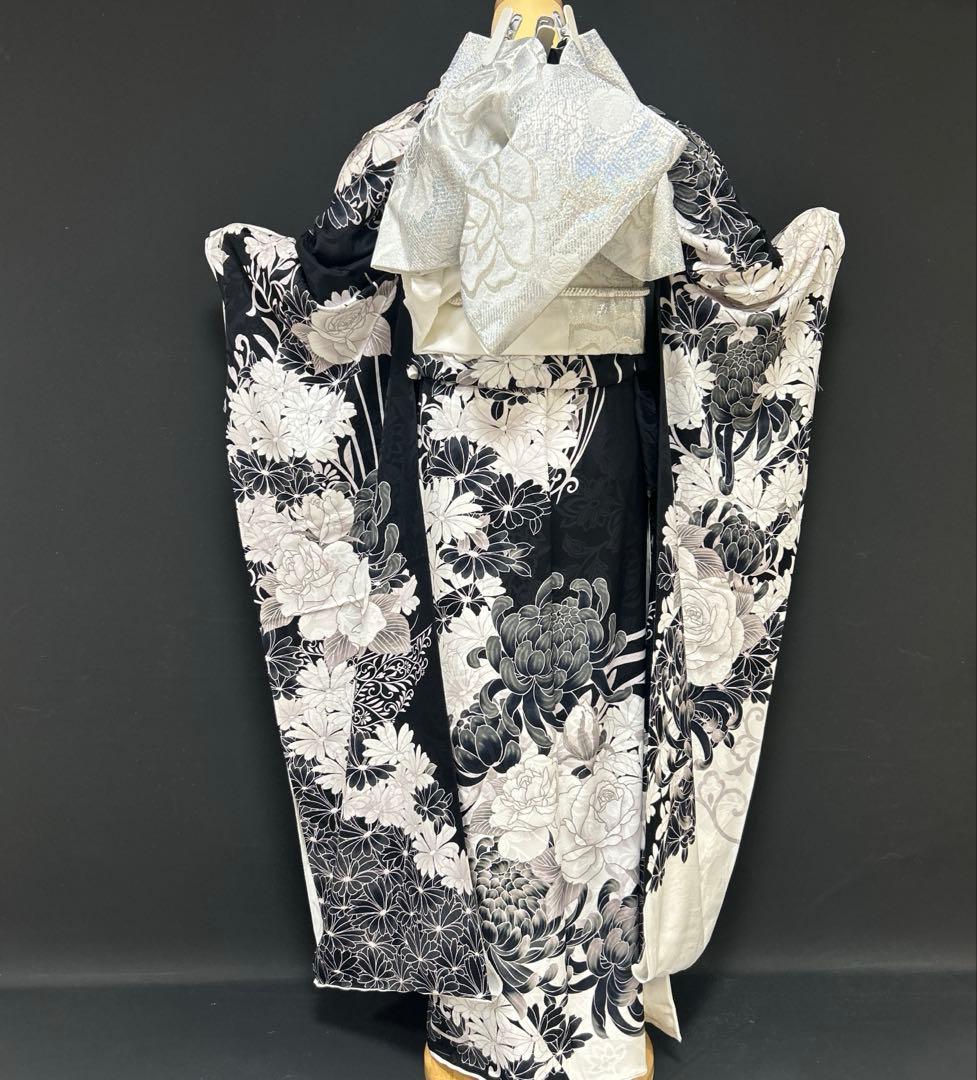 黒地のモノトーン薔薇と乱菊のシックな振袖フルセット